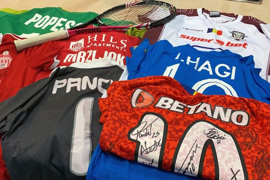 Gazeta Sporturilor, prin campania „Inima Sportului", a colectat mai multe tricouri de la oameni importanți din fotbal. Arbitrul Octavian Șovre a primit tricourile care vor ajunge la Asociația S.O.S. Autism Bihor