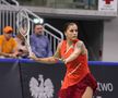 Andreea Prisăcariu - Iga Swiatek / Sursă foto: Cristina Hutu (Federația Română de Tenis) / Creative Fortitude