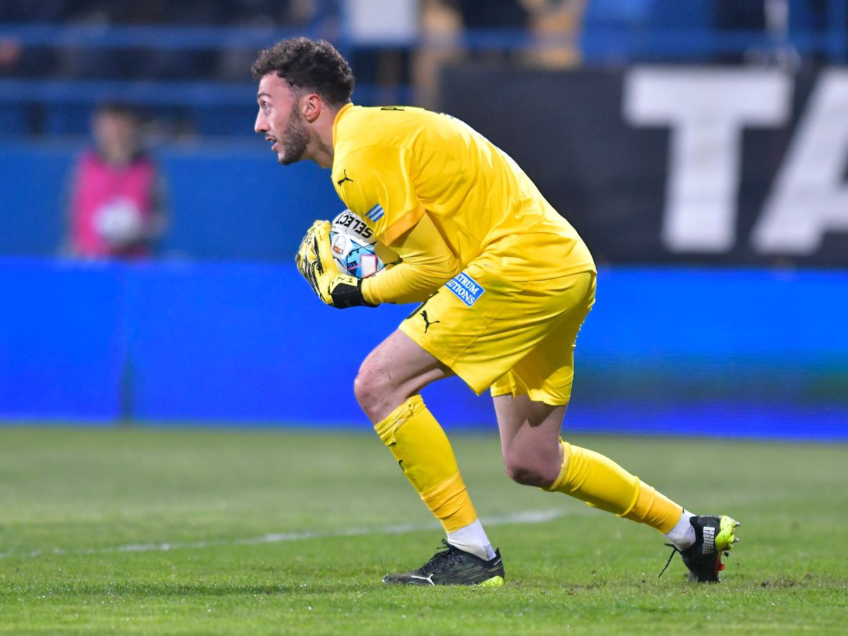 Moment rar! Reghecampf, scuze pentru „centralul” Popa: „O fază de amatori din partea mea. O să mă pedepsesc singur” + Aplaudat în direct