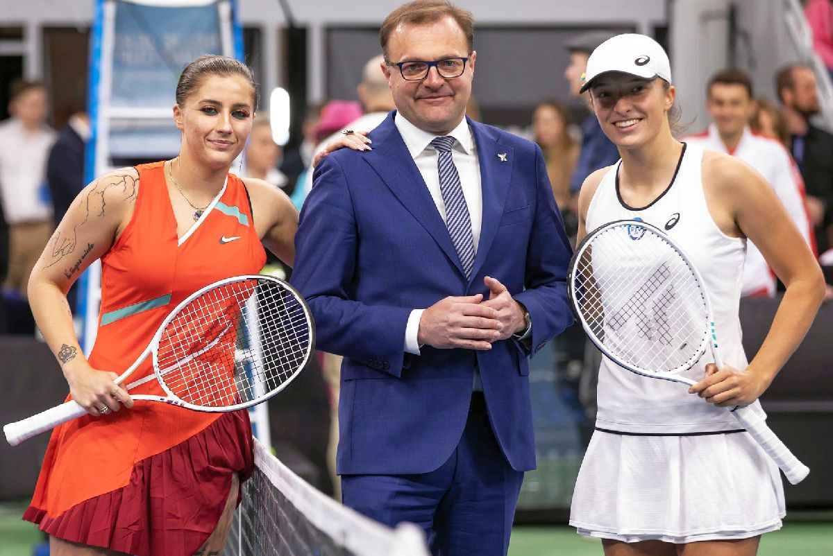 Andreea Prisăcariu, nicio șansă cu Iga Swiatek + înfrângere și la dublu! Pierdem în fața Poloniei și ne pregătim pentru barajul din noiembrie