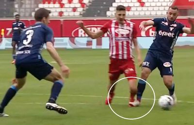 Două greșeli de arbitraj în finalul meciului de la Sf. Gheorghe » Feșnic a judecat greșit două faze din careul arădenilor
