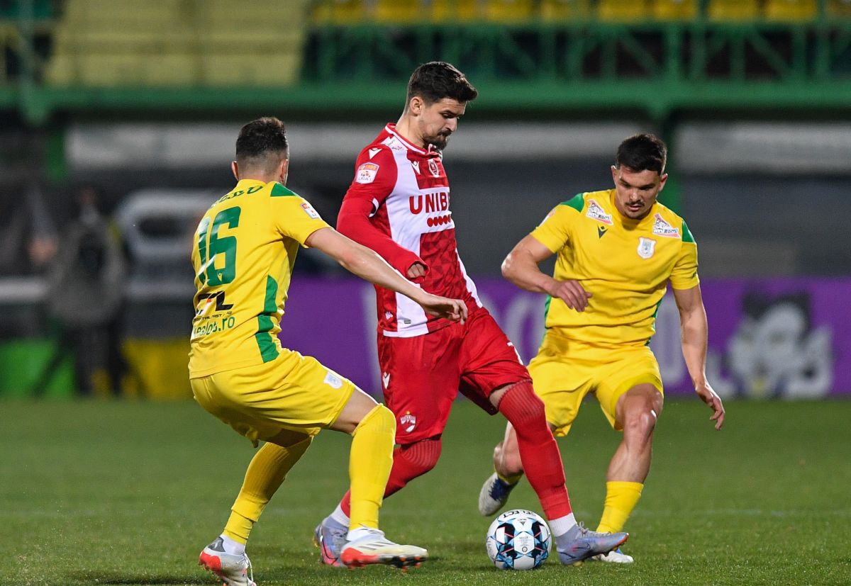Doi dinamoviști, făcuți praf după meciul cu Mioveni: „Și-a tras maleta, parcă erau -10° C” / „Așa fundaș n-am mai văzut în Liga 1”