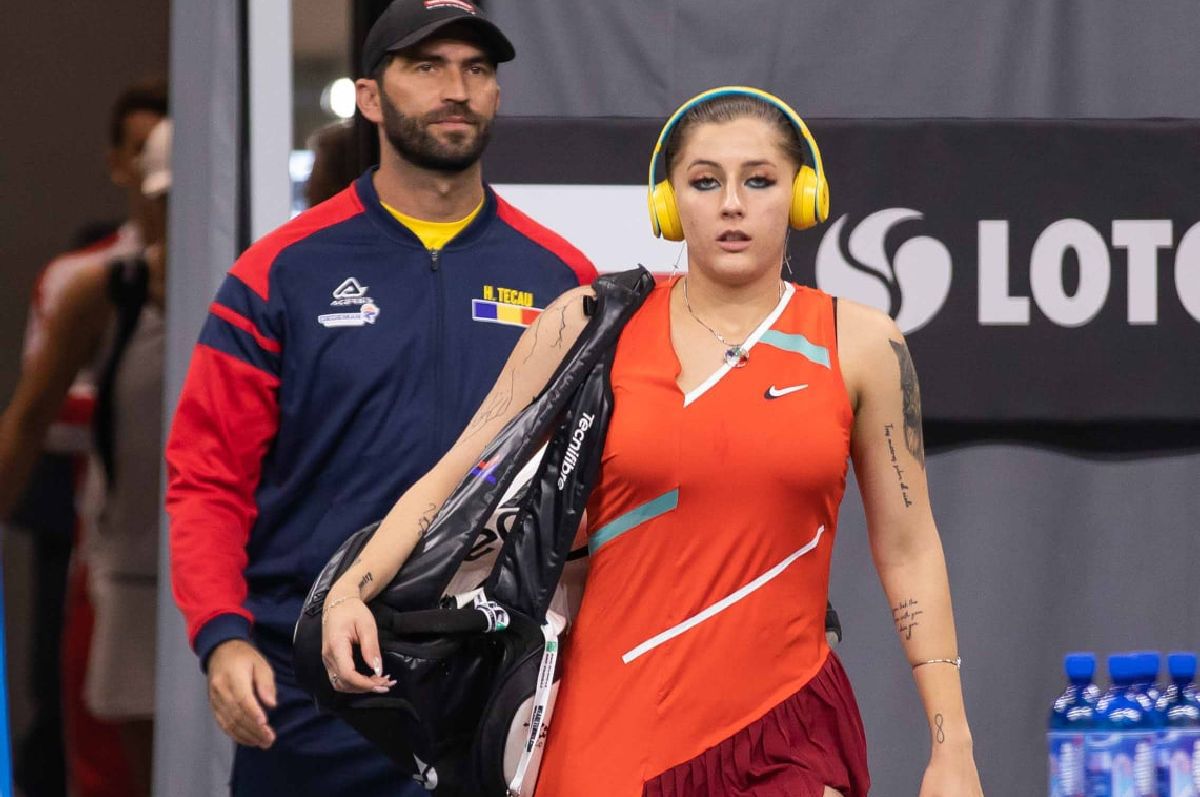 Andreea Prisăcariu, nicio șansă cu Iga Swiatek + înfrângere și la dublu! Pierdem în fața Poloniei și ne pregătim pentru barajul din noiembrie