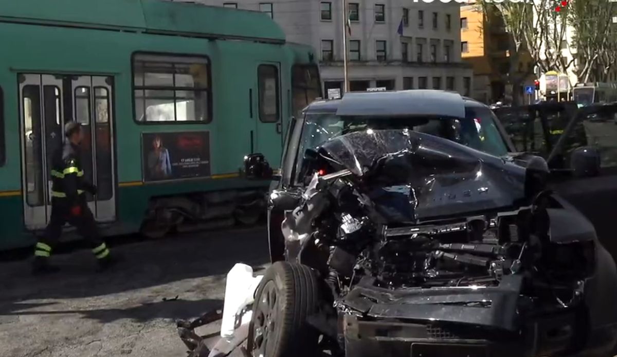 Ciro Immobile a fost implicat într-un accident violent în Roma! Mașina, complet distrusă după ce a fost lovită de un tramvai