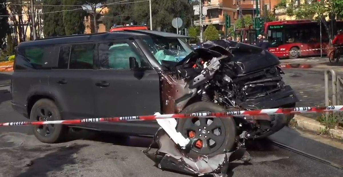 Ciro Immobile a fost implicat într-un accident violent în Roma! Mașina, complet distrusă după ce a fost lovită de un tramvai