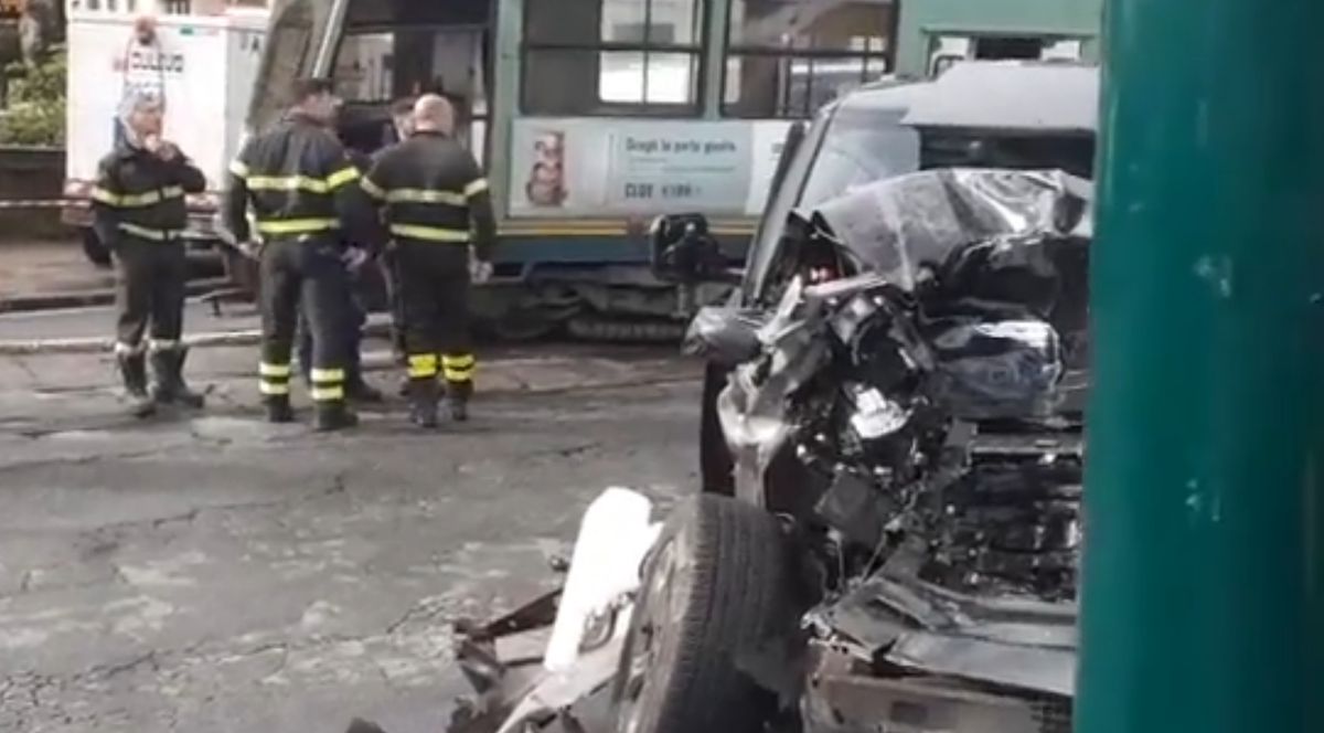 Ciro Immobile a fost implicat într-un accident violent în Roma! Mașina, complet distrusă după ce a fost lovită de un tramvai