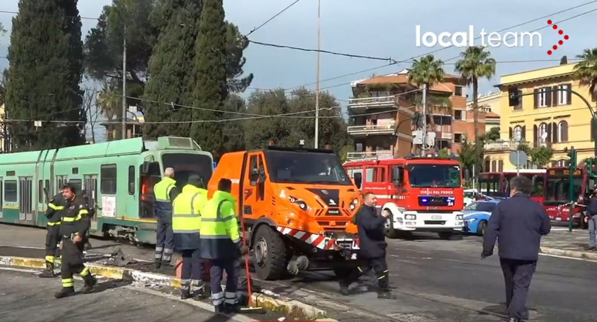 Ciro Immobile a fost implicat într-un accident violent în Roma! Mașina, complet distrusă după ce a fost lovită de un tramvai