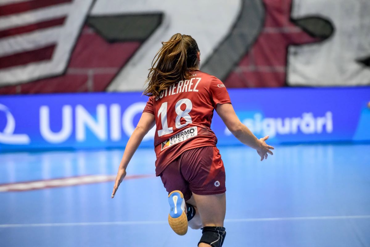 Jennifer Gutierrez, extrema de la CSM București: „Cristina Neagu este lider înnăscut, iar noi știm: Ultima minge, dați-i-o ei!" + Cum s-a adaptat în România și ce pasiune surprinzătoare are în afara handbalului