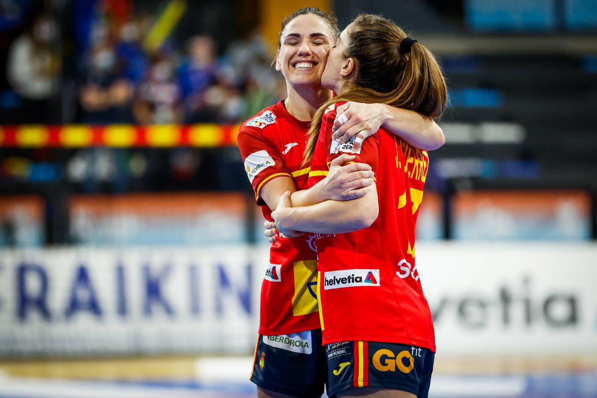 Jennifer Gutierrez, extrema de la CSM București: „Cristina Neagu este lider înnăscut, iar noi știm: Ultima minge, dați-i-o ei!" + Cum s-a adaptat în România și ce pasiune surprinzătoare are în afara handbalului