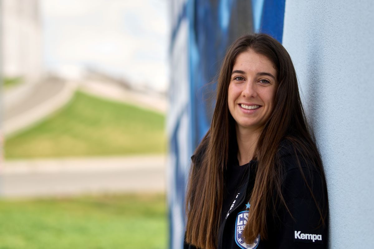 Jennifer Gutierrez, extrema de la CSM București: „Cristina Neagu este lider înnăscut, iar noi știm: Ultima minge, dați-i-o ei!" + Cum s-a adaptat în România și ce pasiune surprinzătoare are în afara handbalului