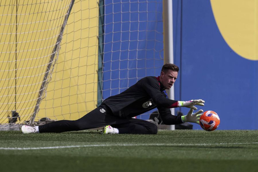 Marc-Andre ter Stegen a prins doar șapte meciuri în acest sezon în poarta Barcelonei, între care debutul cu AS Monaco (1-2) din Liga Campionilor / Foto: Imago Alegerea crudă a Barcelonei » Ce ar fi decis Hansi Flick în privința unuia dintre cei mai buni jucători din 2025!