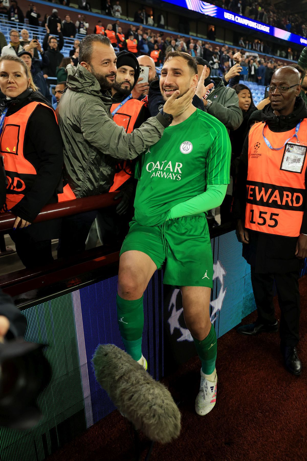 Gianluigi Donnarumma a fost din nou miraculos în poarta lui PSG pe Villa Park