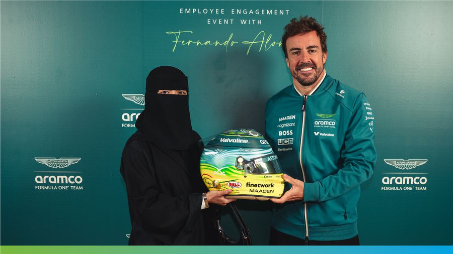 Fernando Alonso va concura cu un design special al căștii în Marele Premiu al Arabiei Saudite