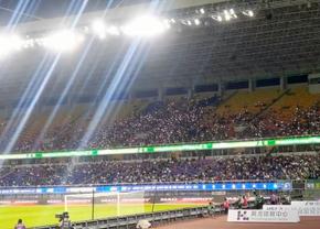 Omagiu emoționant pentru Boupendza! Ce s-a întâmplat pe stadion în minutul 9, cifră pe care atacantul o purta pe tricou