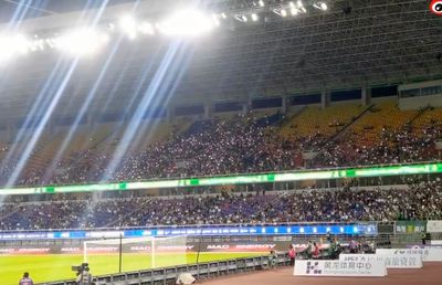 Omagiu emoționant pentru Boupendza! Ce s-a întâmplat pe stadion în minutul 9, cifră pe care atacantul o purta pe tricou