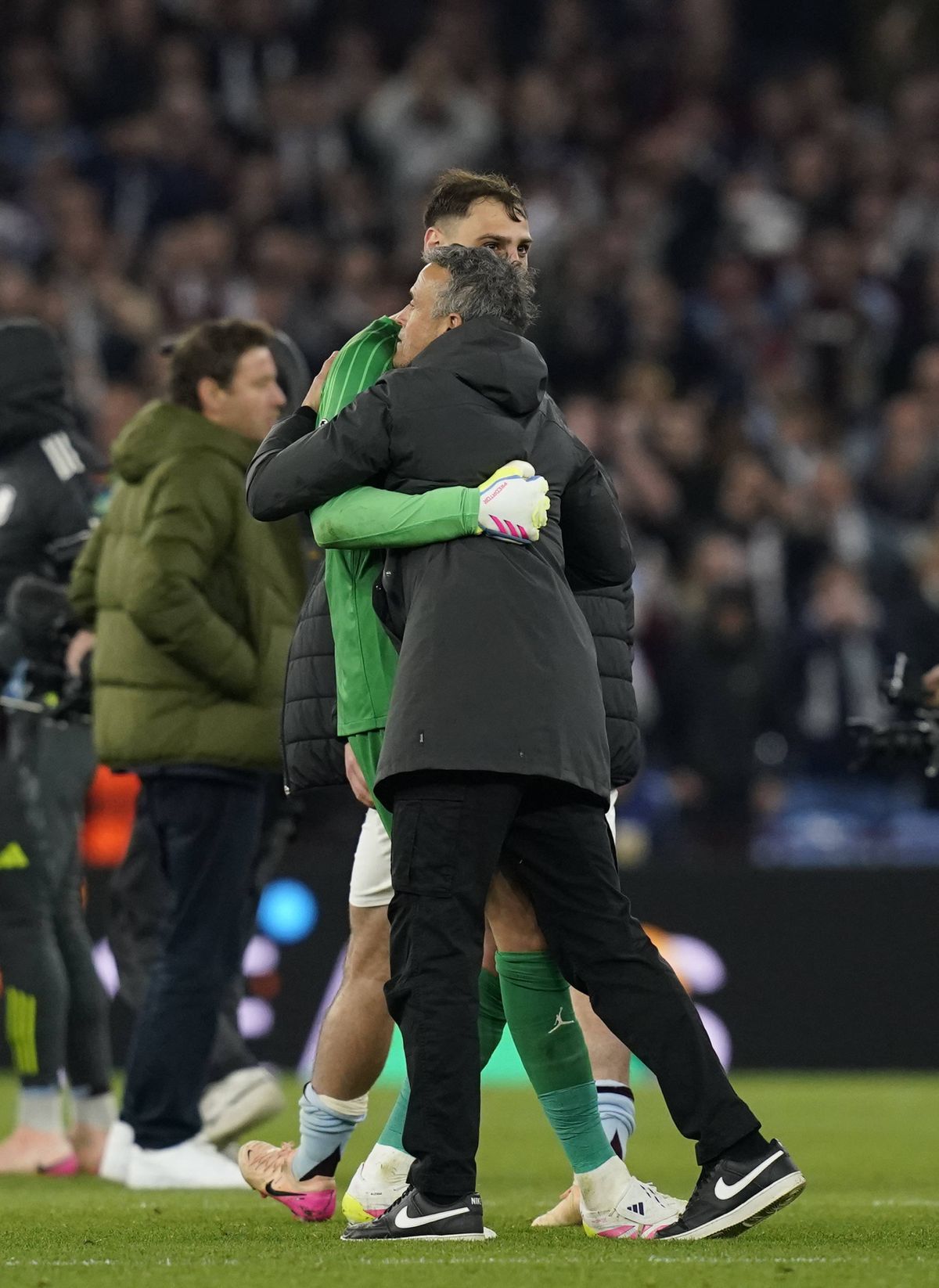 Gianluigi Donnarumma a fost din nou miraculos în poarta lui PSG pe Villa Park