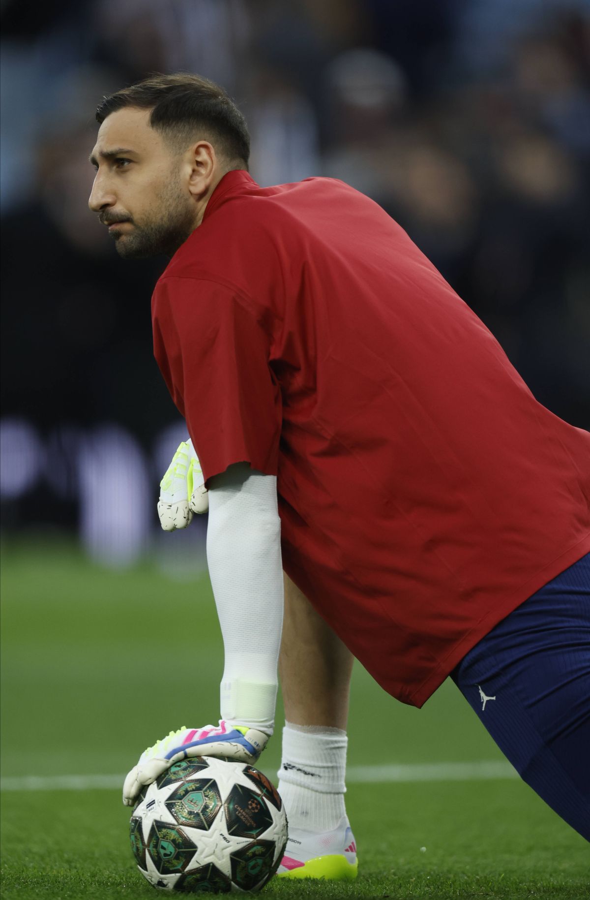 Gianluigi Donnarumma a fost din nou miraculos în poarta lui PSG pe Villa Park