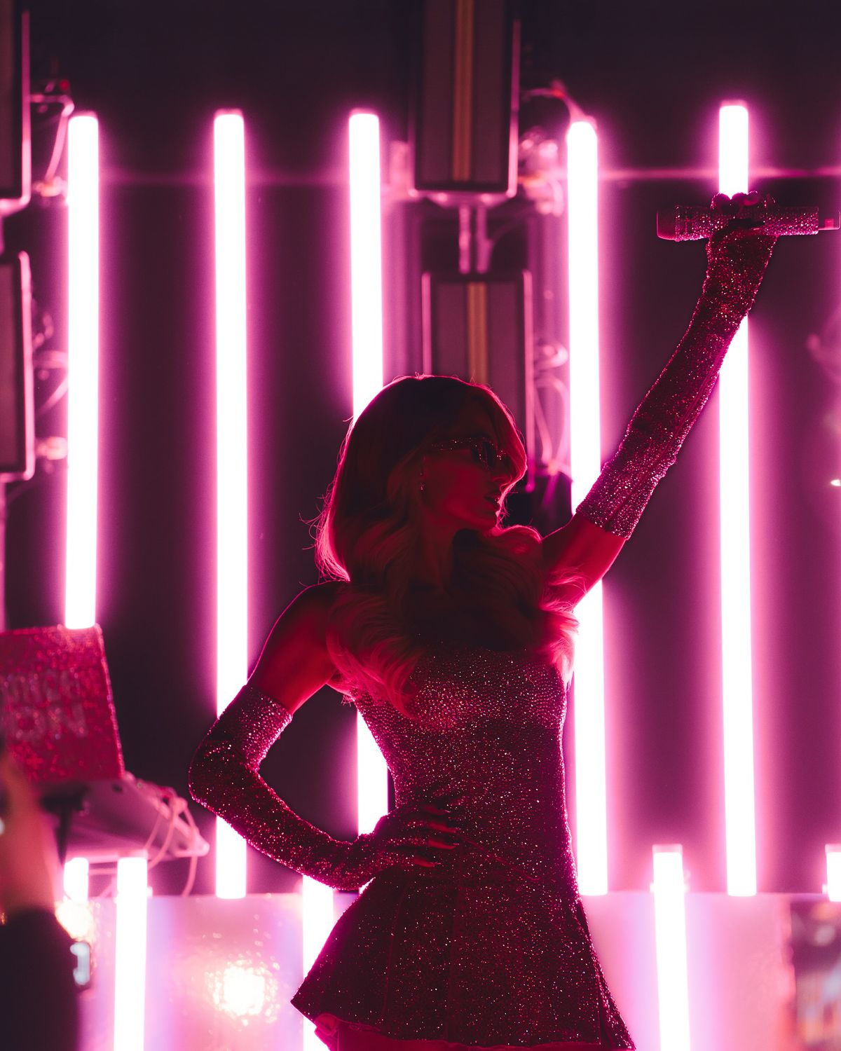 Paris Hilton va concerta în luna iunie pe stadionul „Ion Oblemenco” din Craiova! La ce festival va participa și cât costă biletele