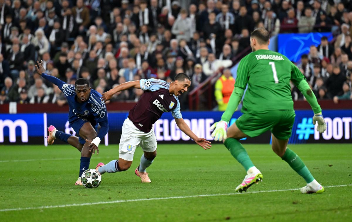 Gianluigi Donnarumma a fost din nou miraculos în poarta lui PSG pe Villa Park