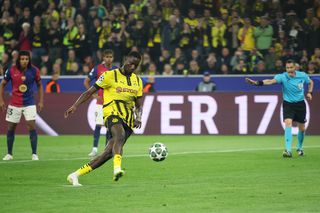 Serhou Guirassy impresionează în primul sezon la Borussia Dortmund » Ce recorduri a stabilit atacantul lui Niko Kovac după „hattrick”-ul cu Barcelona