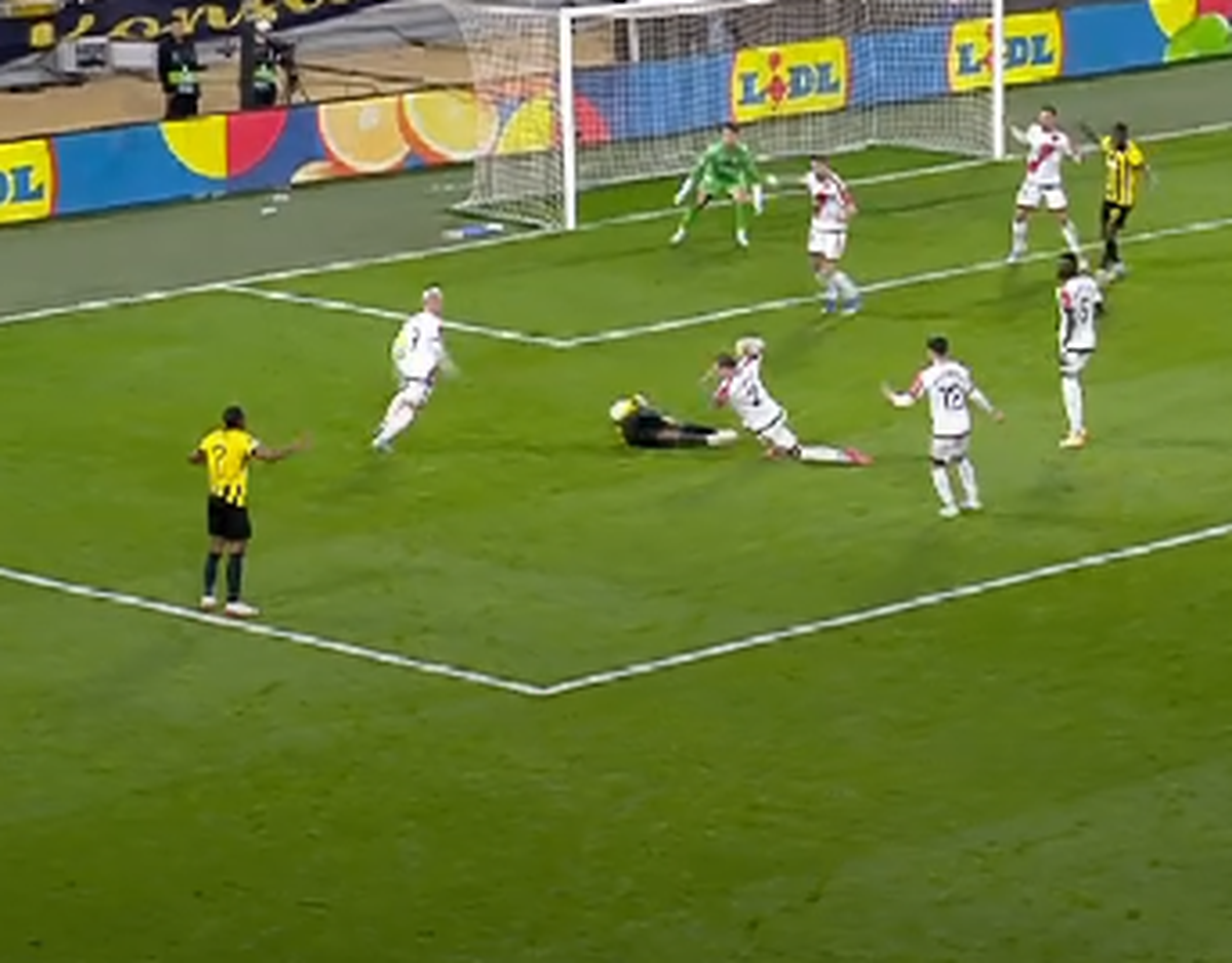 Andrei Rațiu, ocazie monumentală în AEK Atena - Rayo Vallecano