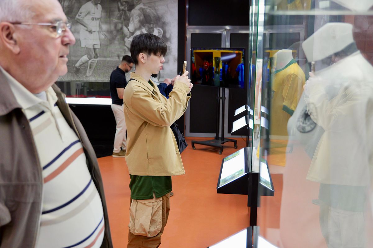 Zi specială la Muzeul Fotbalului: acces gratuit la colecția lui Mircea Lucescu