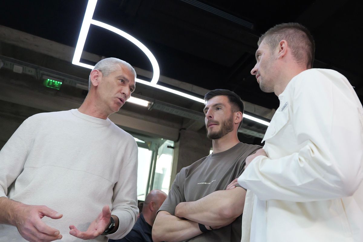 Personalitățile prezente la Muzeul Fotbalului, colecția lui Mircea Lucescu