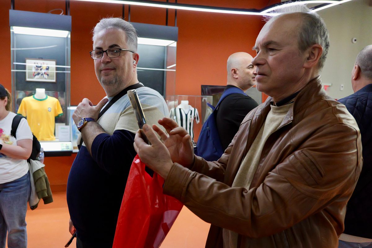 Zi specială la Muzeul Fotbalului: acces gratuit la colecția lui Mircea Lucescu » Au venit primii jucători de la FCSB