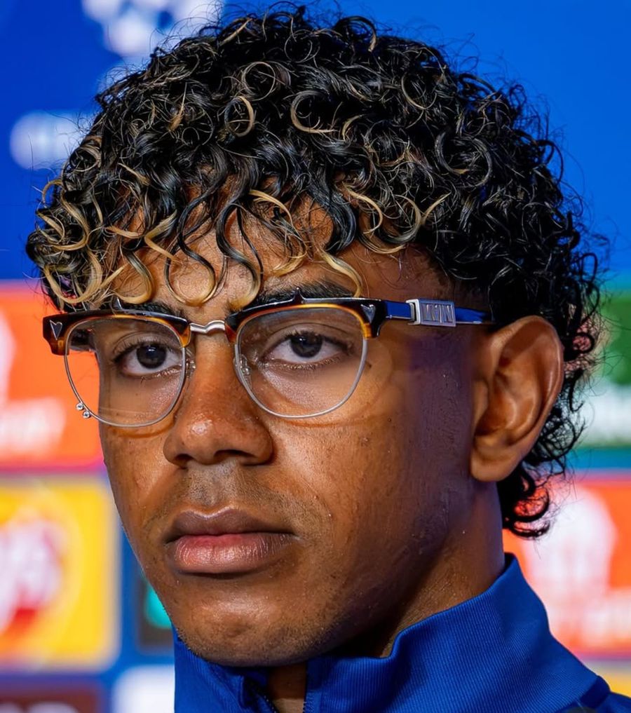 Un detaliu a devenit viral online: cât costă ochelarii cu care Lamine Yamal s-a afișat în Champions League