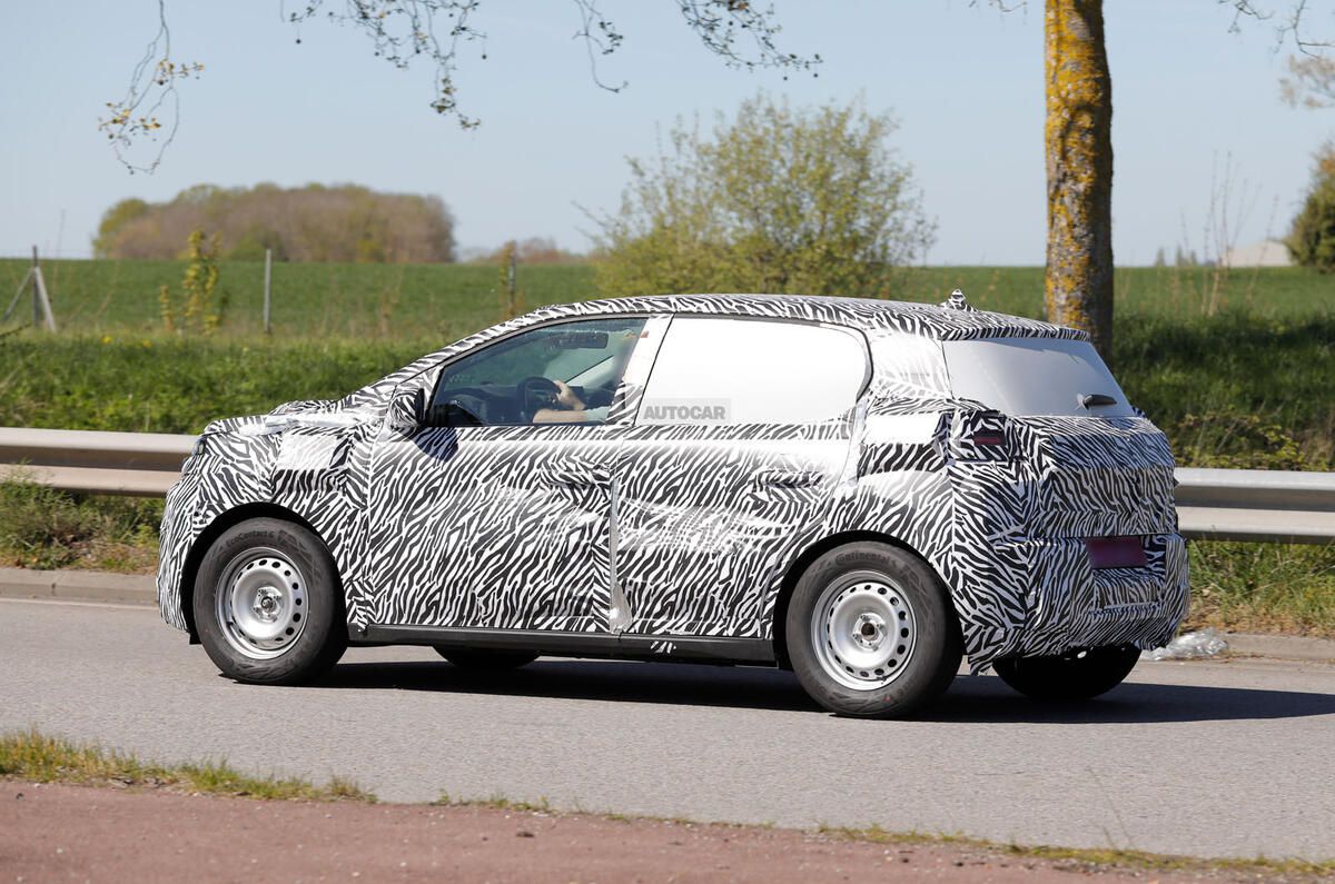 Primele imagini: noua Dacia Evader a fost surprinsă astăzi pe stradă!