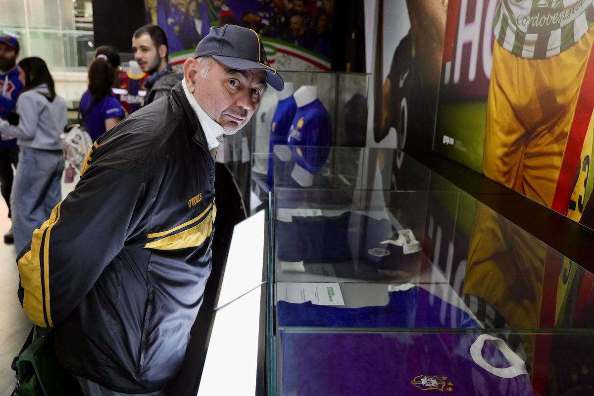 Zi specială la Muzeul Fotbalului: acces gratuit la colecția lui Mircea Lucescu » Au venit primii jucători de la FCSB