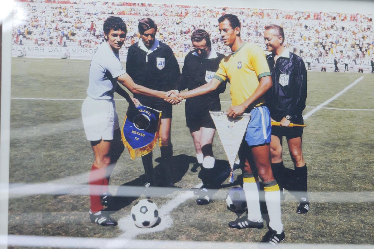 Zi specială la Muzeul Fotbalului: acces gratuit la colecția lui Mircea Lucescu » Au venit primii jucători de la FCSB