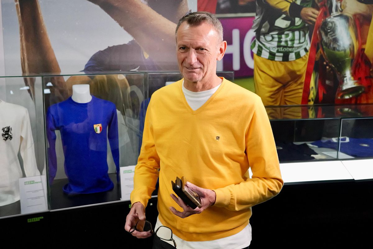 Personalitățile prezente la Muzeul Fotbalului, colecția lui Mircea Lucescu