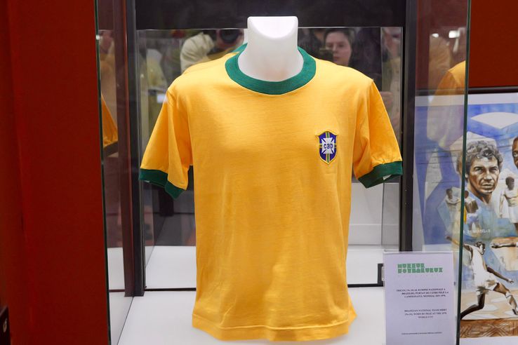 Tricoul purtat de Pele la Campionatul Mondial din 1970 // FOTO Andrei Furnigă