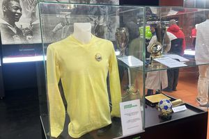 Zi specială la Muzeul Fotbalului: acces gratuit la colecția lui Mircea Lucescu