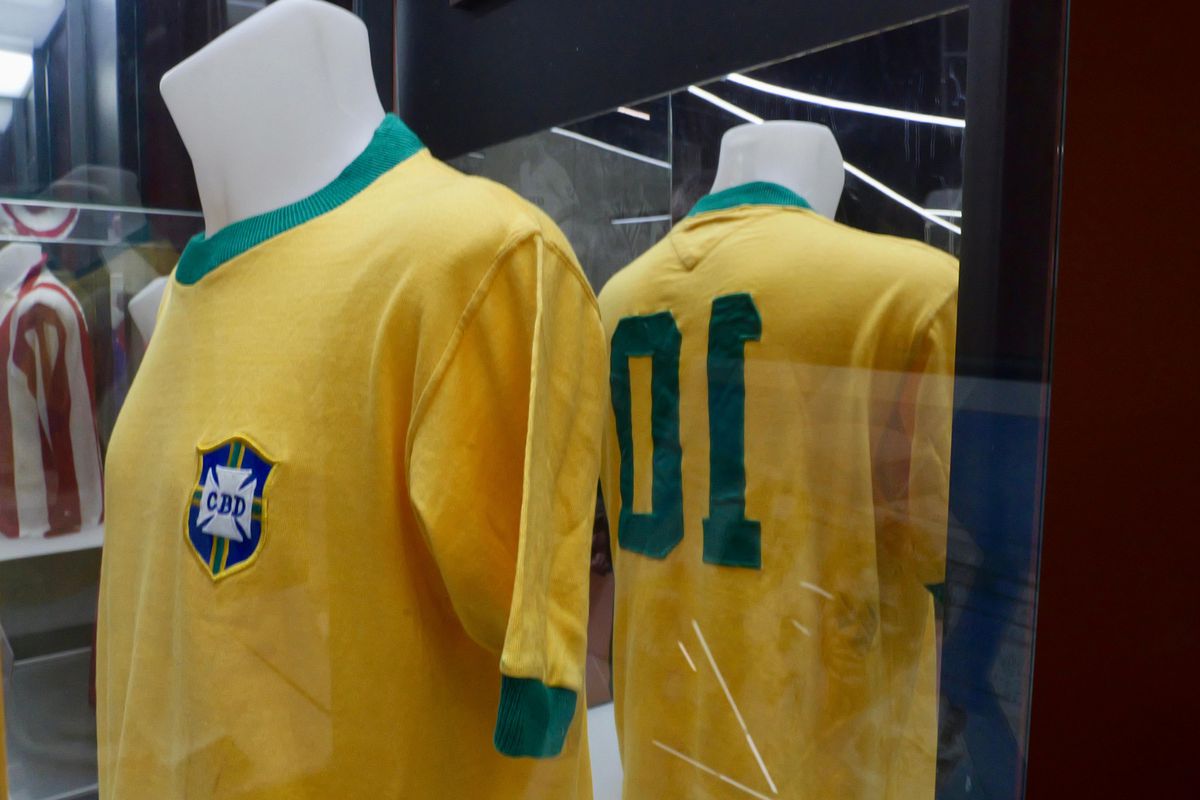 Zi specială la Muzeul Fotbalului: acces gratuit la colecția lui Mircea Lucescu