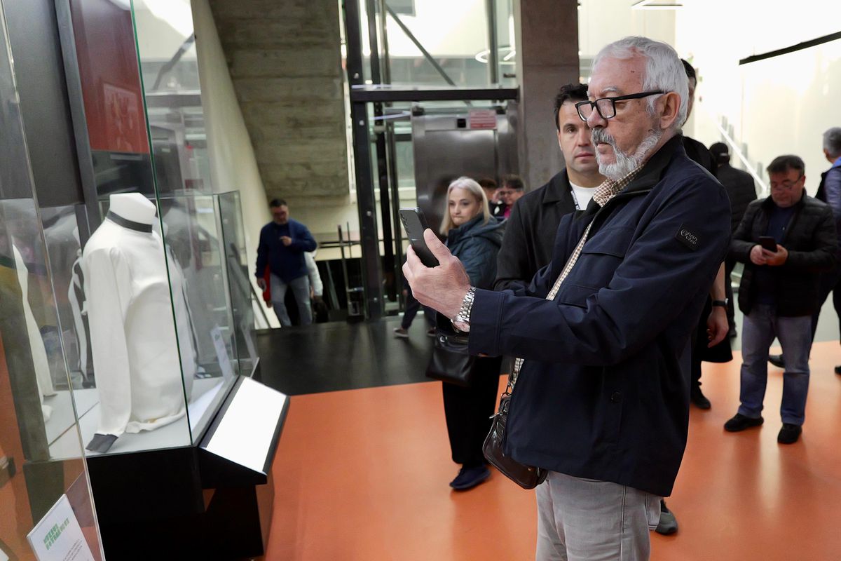 Zi specială la Muzeul Fotbalului: acces gratuit la colecția lui Mircea Lucescu » Au venit primii jucători de la FCSB