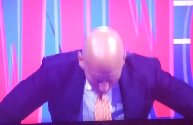 Întrebarea moderatoarei l-a făcut pe Paolo Di Canio să „se dea cu capul de masă” »  Fabio Capello i-a întins imediat un șervețel