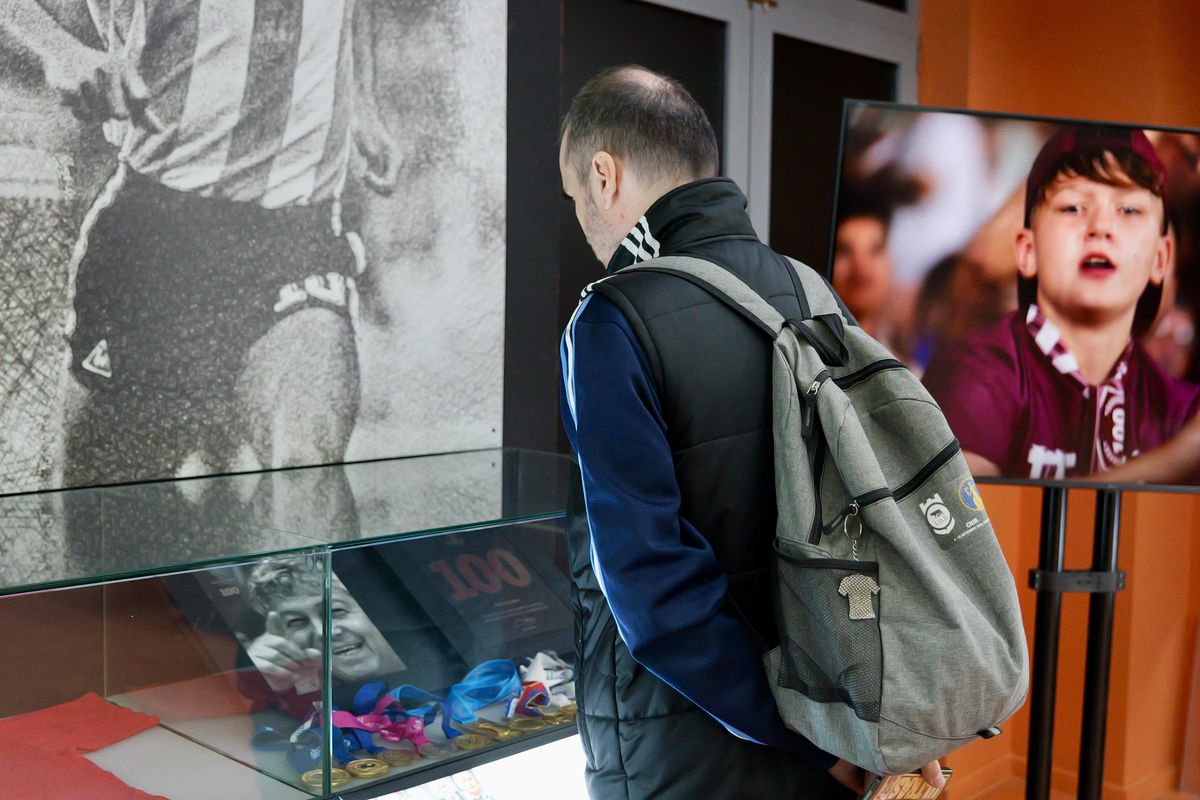 Zi specială la Muzeul Fotbalului: acces gratuit la colecția lui Mircea Lucescu » Au venit primii jucători de la FCSB