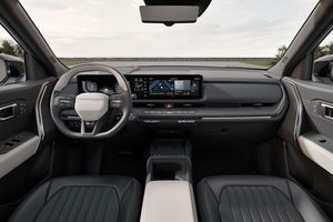 Lovitură pe piața auto » Rivalul Dacia ajunge în premieră în Europa! E al doilea cel mai vândut model la nivel global