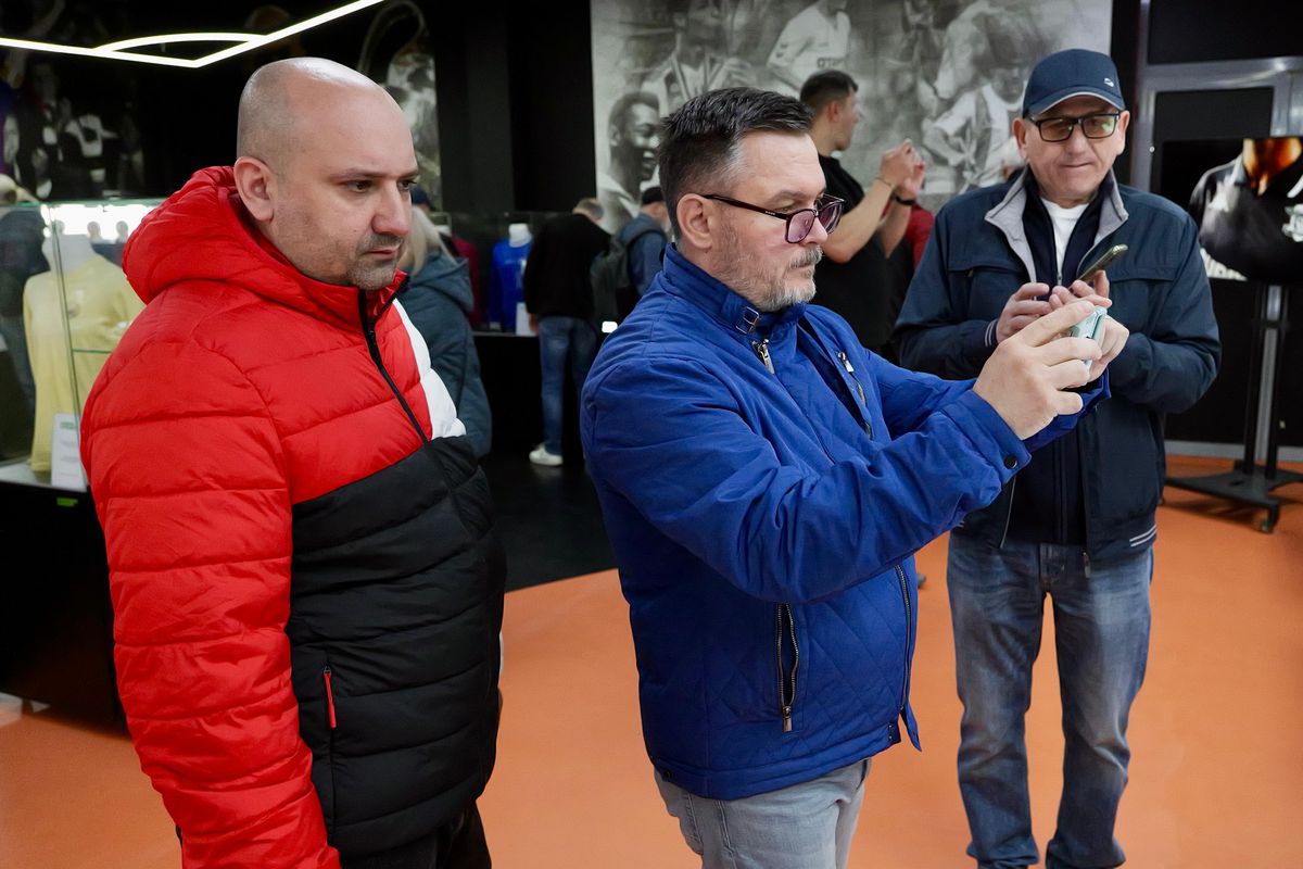 Zi specială la Muzeul Fotbalului: acces gratuit la colecția lui Mircea Lucescu » Au venit primii jucători de la FCSB