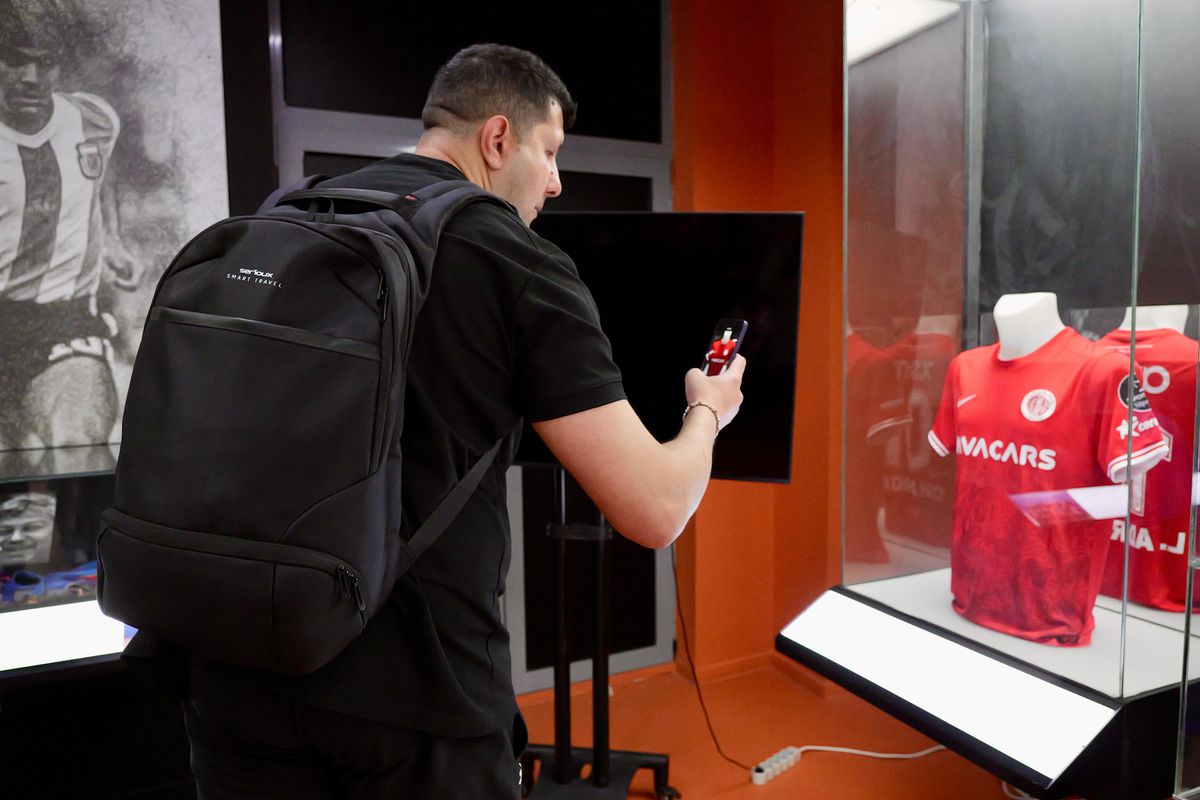 Zi specială la Muzeul Fotbalului: acces gratuit la colecția lui Mircea Lucescu