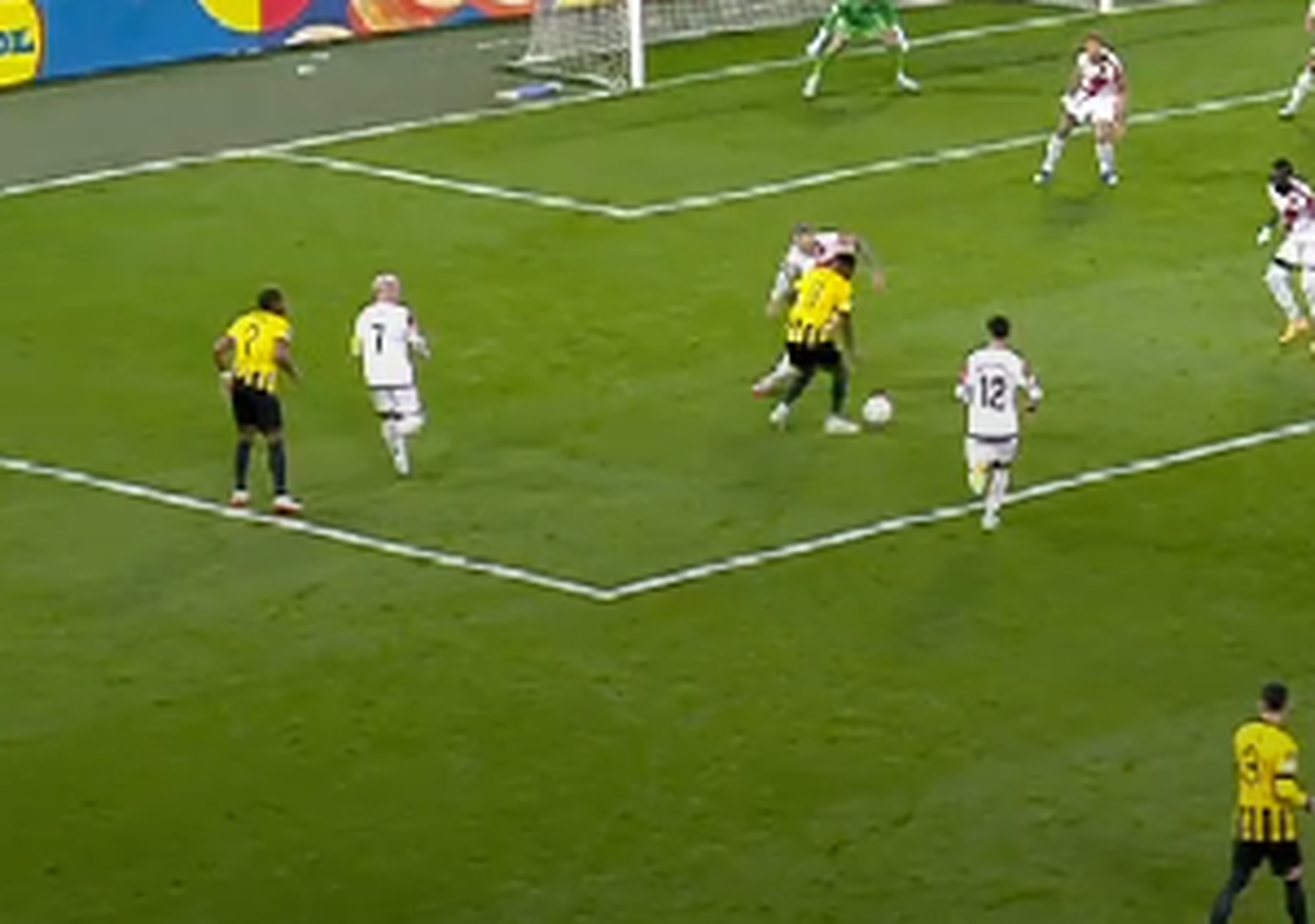 Andrei Rațiu, ocazie monumentală în AEK Atena - Rayo Vallecano