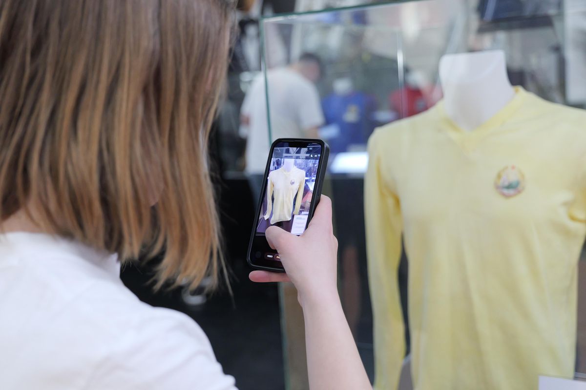 Zi specială la Muzeul Fotbalului: acces gratuit la colecția lui Mircea Lucescu » Au venit primii jucători de la FCSB