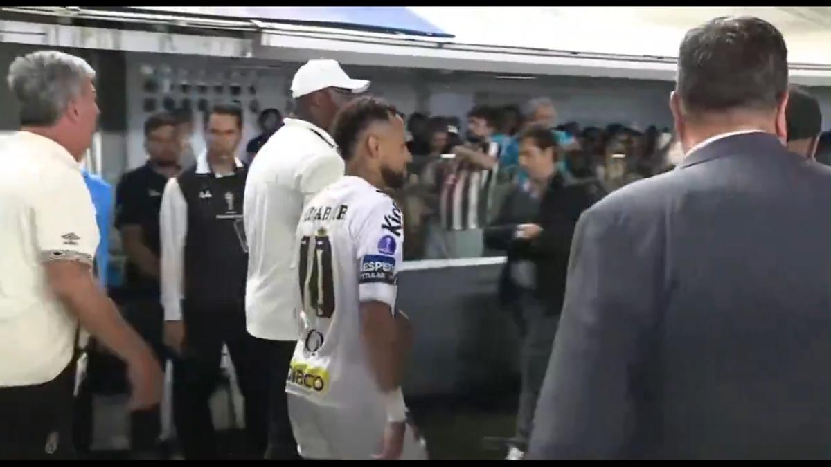 Neymar și-a ieșit din minți și a jignit un fan: „Ești un gras nenorocit!”