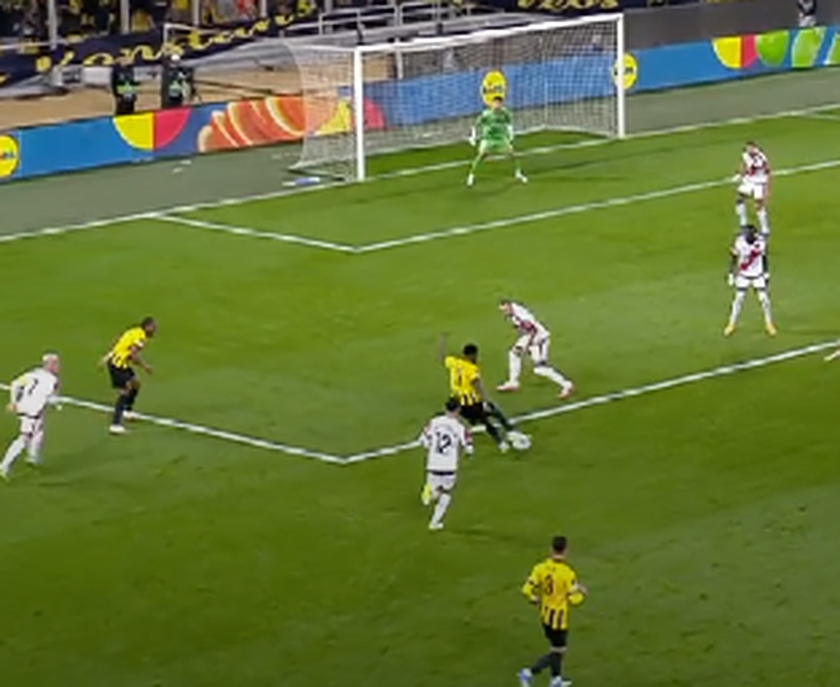 Andrei Rațiu, ocazie monumentală în AEK Atena - Rayo Vallecano