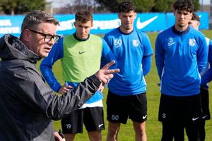 Cu apărarea în piuneze » Flavius Stoican are mari bătăi de cap înaintea meciului cu FCSB