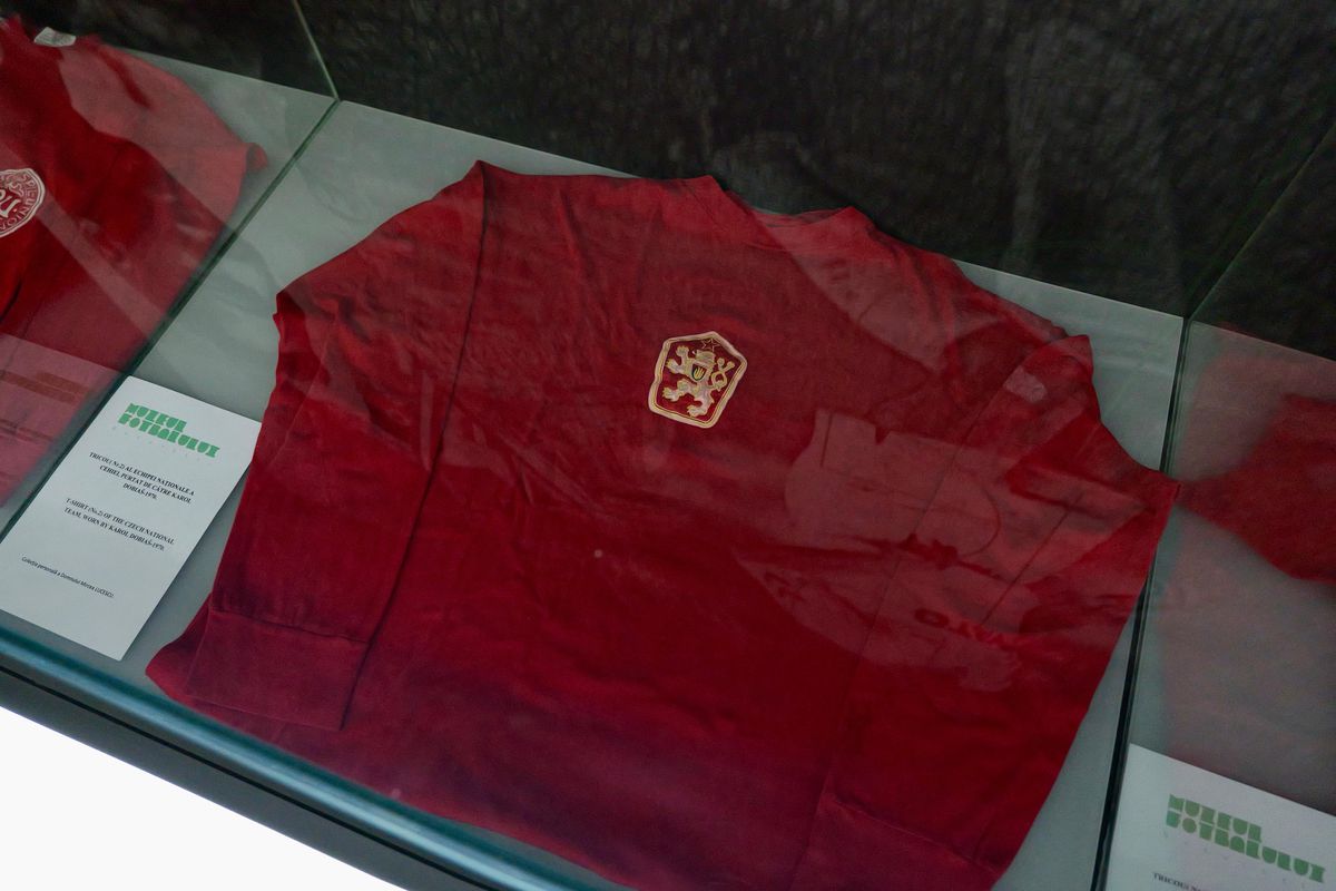 Zi specială la Muzeul Fotbalului: acces gratuit la colecția lui Mircea Lucescu » Au venit primii jucători de la FCSB