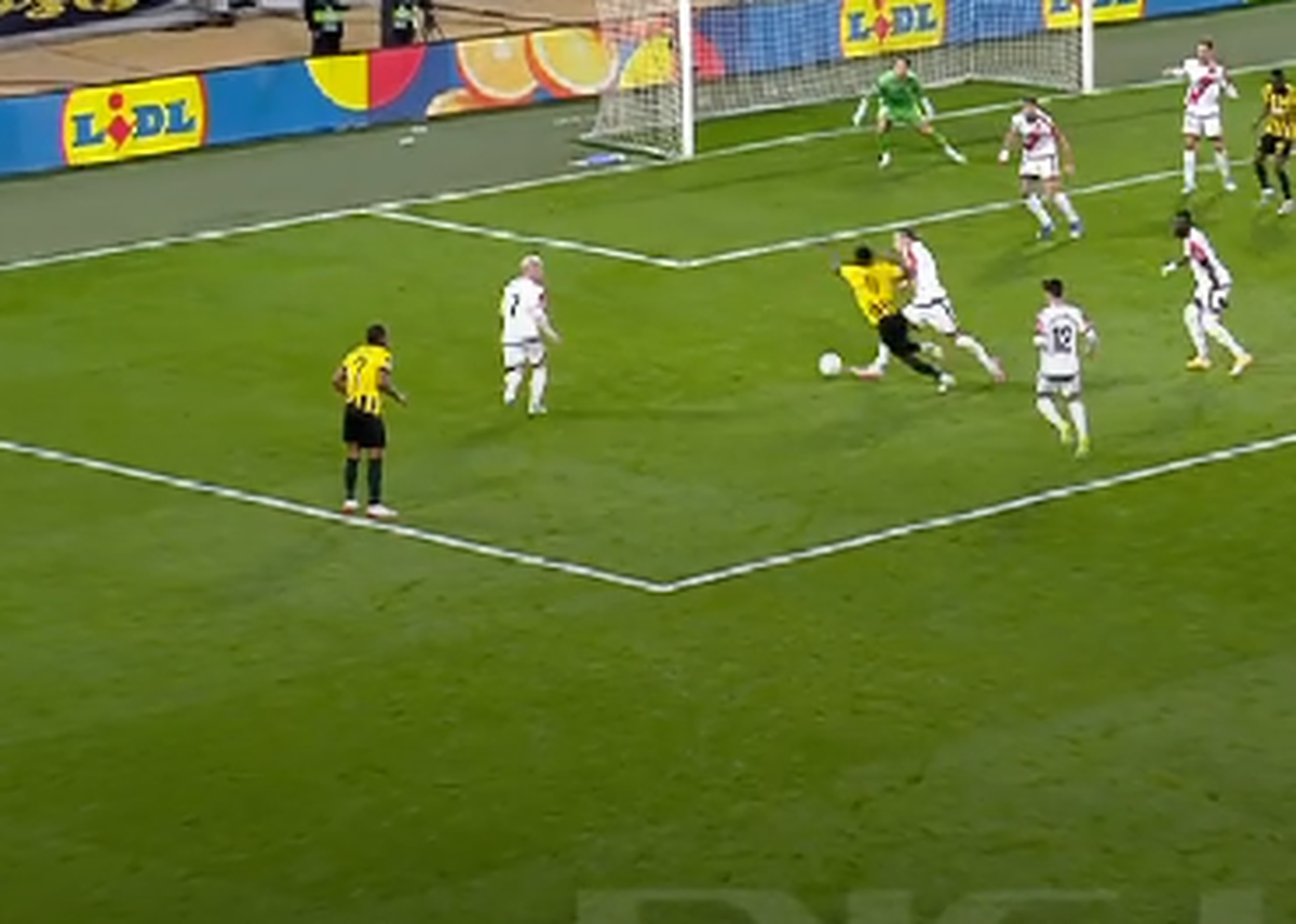 Andrei Rațiu, ocazie monumentală în AEK Atena - Rayo Vallecano