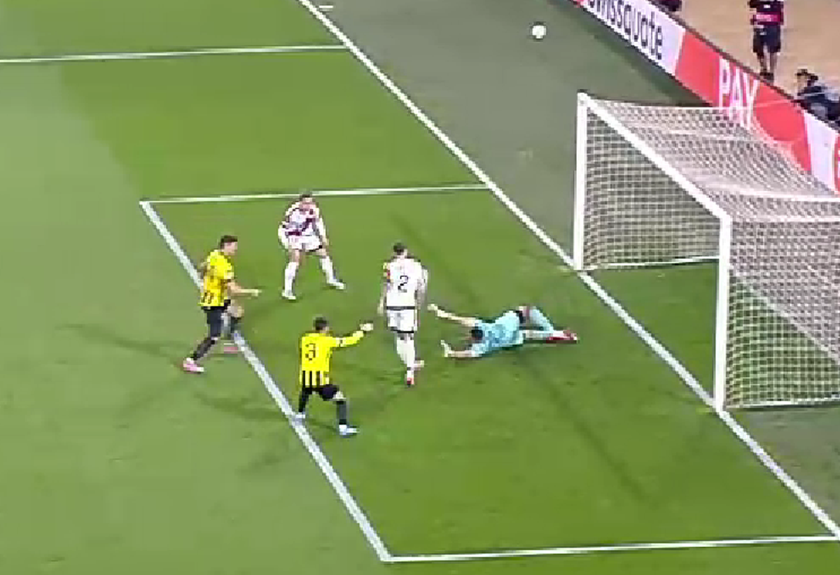 Andrei Rațiu, ocazie monumentală în AEK Atena - Rayo Vallecano